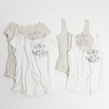 左：airy print scoop neck T／右：airy print tank